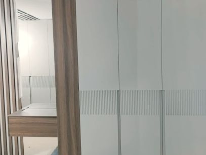 Шкаф распашной с зеркалом для прихожей