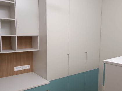 Комплект мебели с распашным шкафом
